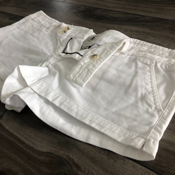 AE Soft Khaki Shorts - Picture 3 of 12